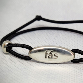 Irisches Armband in Gälisch-Englisch (fás-grow)