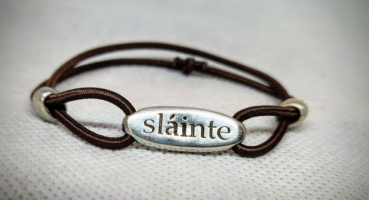 Irisches Armband in Gälisch-Englisch (sláinte-health)