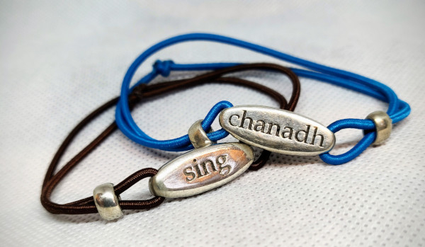 Irish Bracelet in Gaelic-English (chanadh-sing)