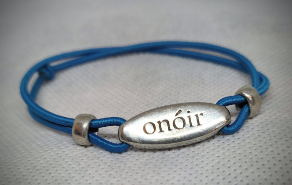 Irish Bracelet in Gaelic-English (onóir-honour)