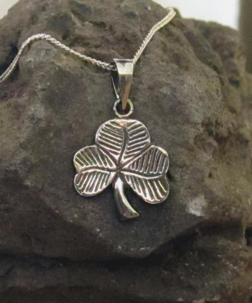 Keltischer Anhänger Shamrock mit Kette