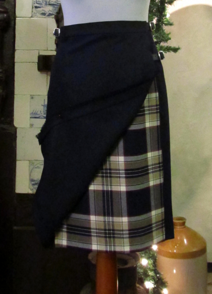 Ladies Midi Kilt navy/ Stewart